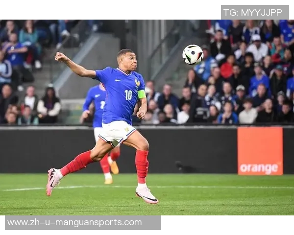 四号白色足球球星是谁揭秘及其精彩生涯回顾