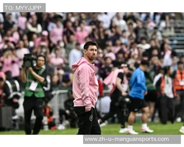 男士足球球星衣服搭配指南展现运动时尚魅力与休闲潮流风格 男士足球球星衣服搭配指南展现运动时尚魅力与休闲潮流风格